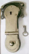 L122 - Nickel Plated Yale Lock & Key