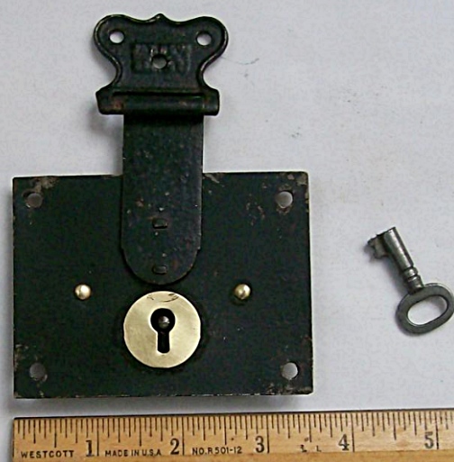 L100 - Antique Trunk Lock & Key