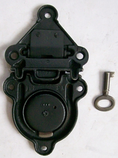 L113 - Eagle Trunk Lock & Key