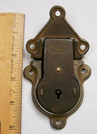 L113 - Eagle Trunk Lock & Key