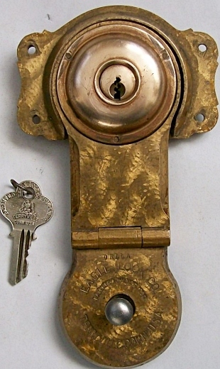 L123 - Antique Brass Eagle Lock & Key