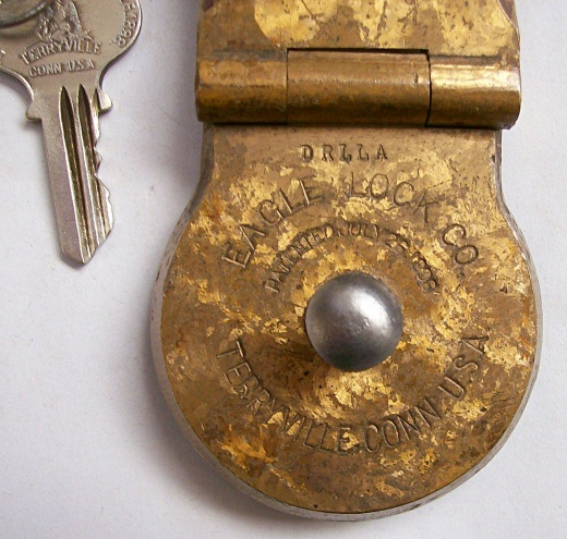 L123 - Antique Brass Eagle Lock & Key