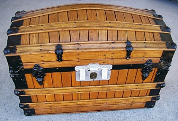 T100 - Rare Excelsior Oak Slat Trunk