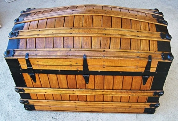 T100 - Rare Excelsior Oak Slat Trunk