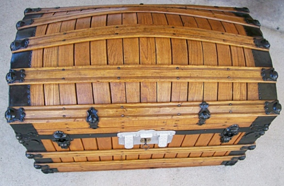 T100 - Rare Excelsior Oak Slat Trunk