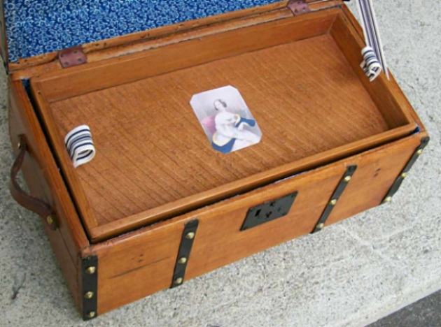 T120 - Rare Jenny Lind Doll or Toy Trunk