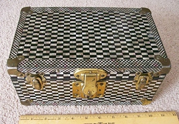 T122 - Small Checkered Doll Trunk