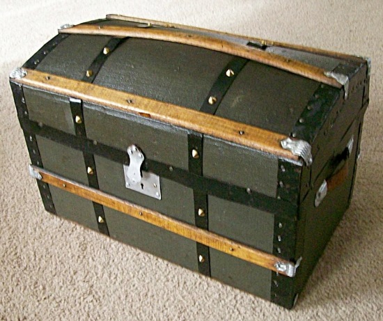 T129 - Antique Barrel Top Doll Trunk